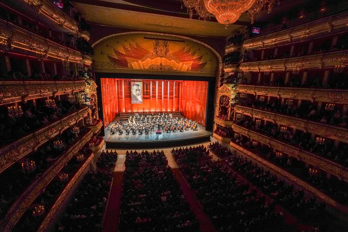 Филипп Селиванов, и оркестр Большого театра. Фото - Павел Рычков